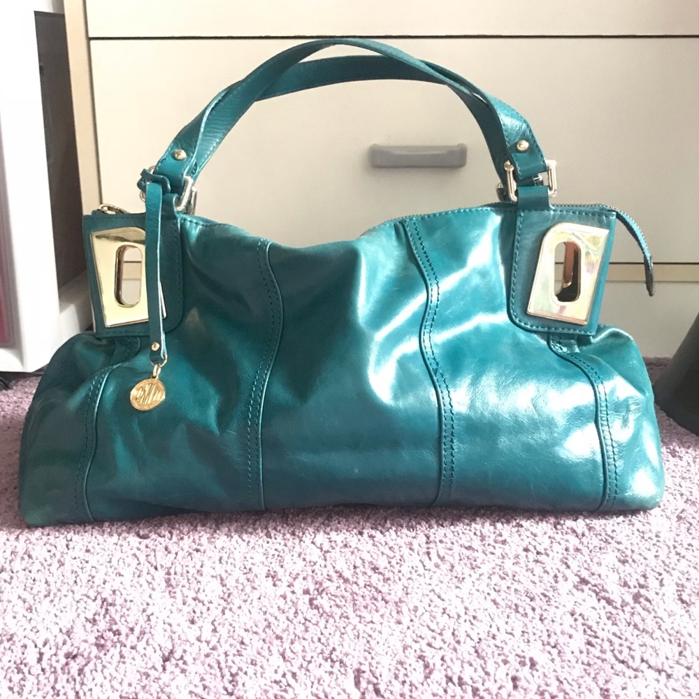 🎉HP🎉 DKNY Leather Shoulder Bag